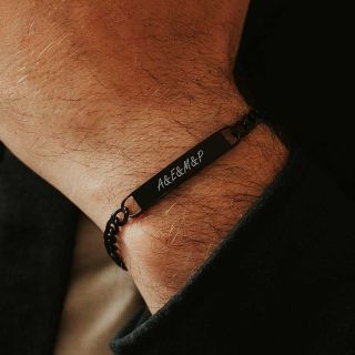 Pánský náramek s vlastním gravírováním — ideální dárek ke Dni otců. 🎁 Osobní. Stylový. Nezapomenutelný. Objednávejte na...